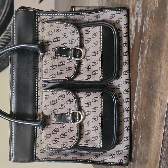 Dooney & Bourke Handbags - Dooney & Bourke Tote Bag